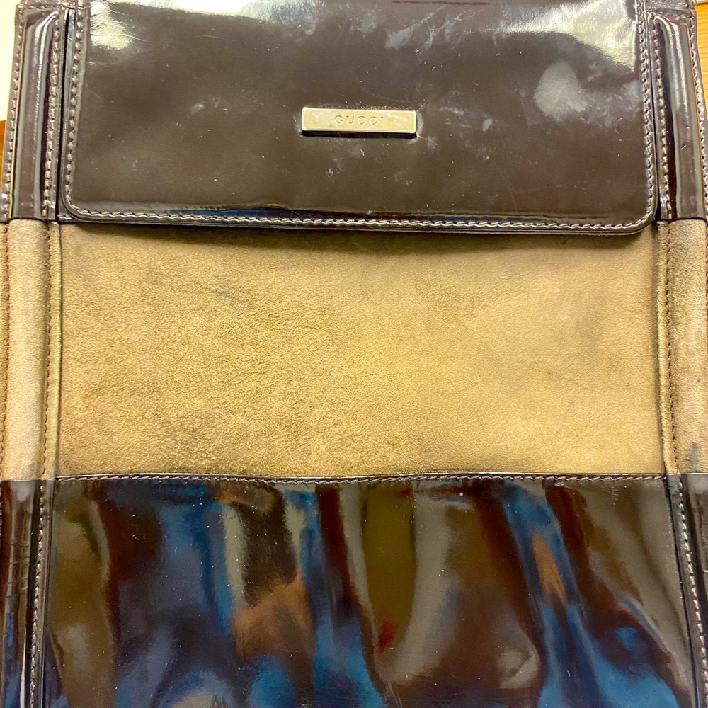 GUCCI Brown Patent Leather Medium Bag with suede trim.